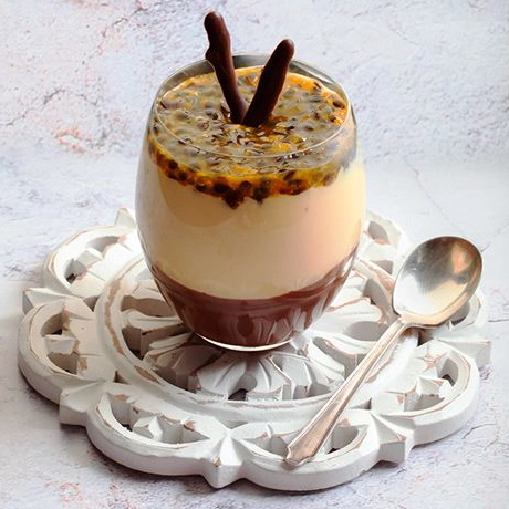 Mousse-de-Maracuya-y-Chocolate.webp